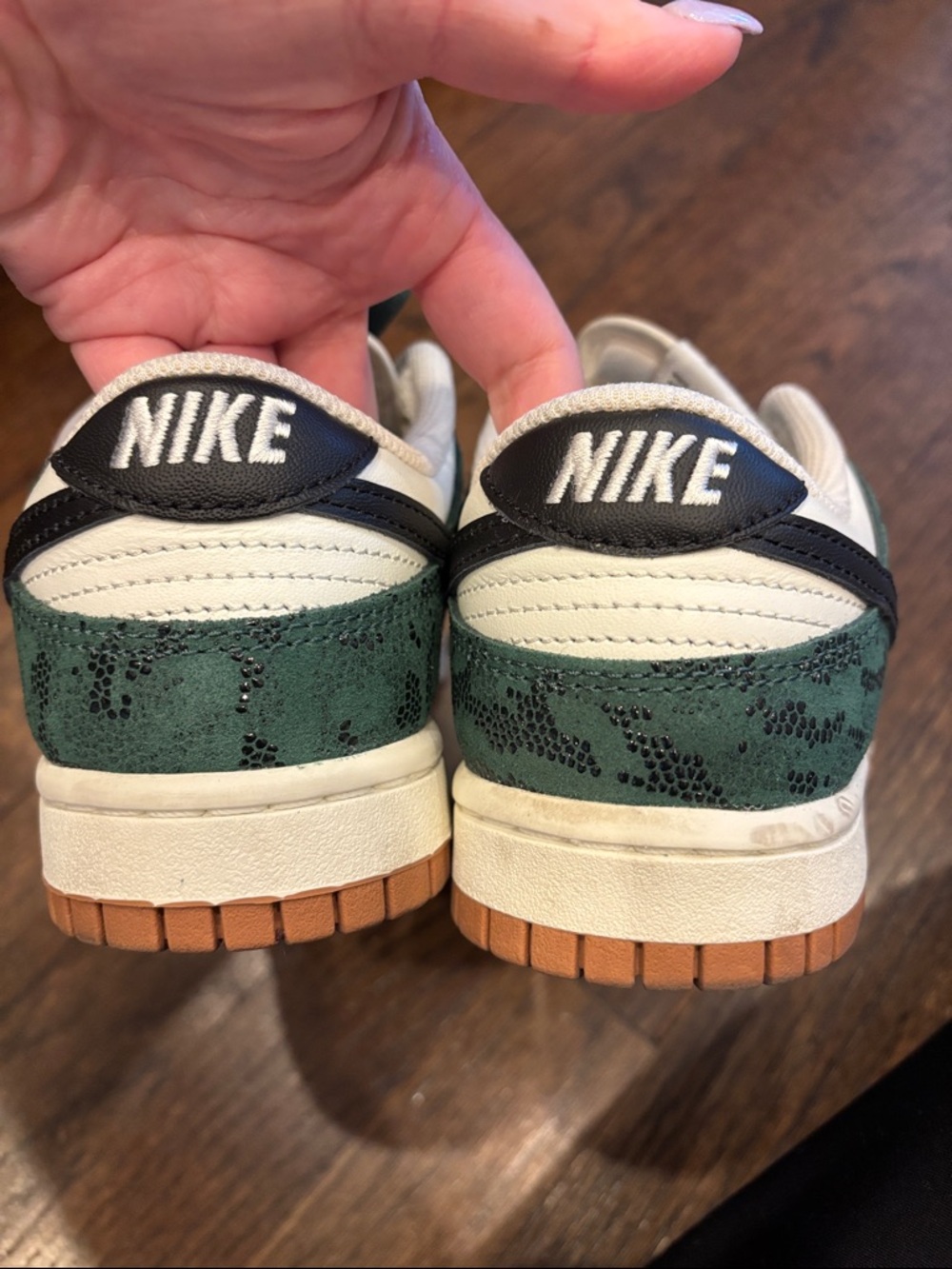 Women’s Nike Dunk Low Green White Black - Picture 5 of 10
